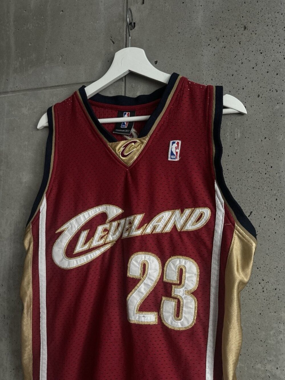 Vintage Reebok Cleveland Cavaliers LeBron James Jersey Men’s M NBA - Picture 3 of 7